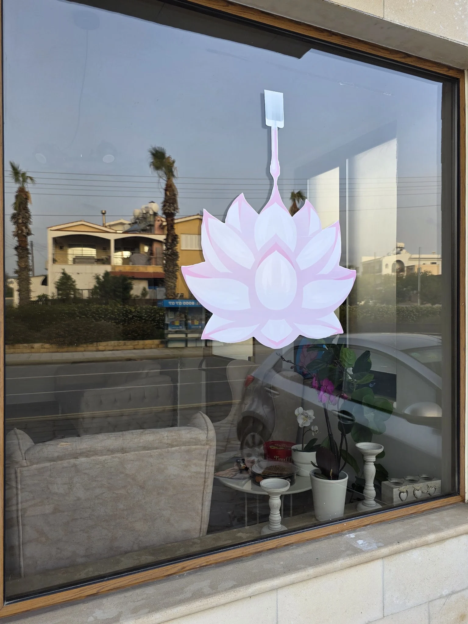 The lotus in the lounge window on Makariou Avenue